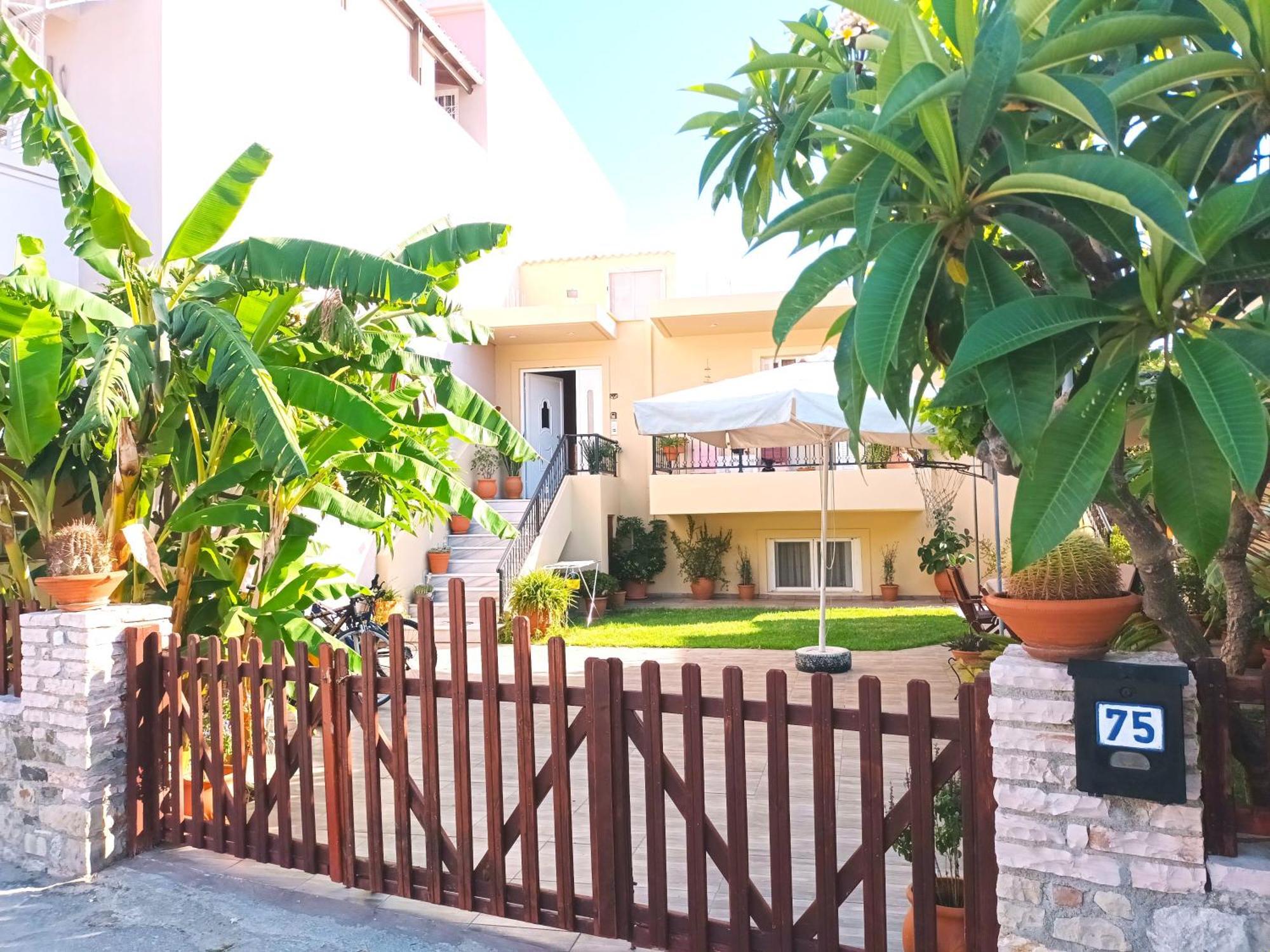 Family Yard House Kos Apartment Luaran gambar